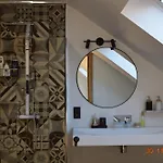 De Luxe Villa *
