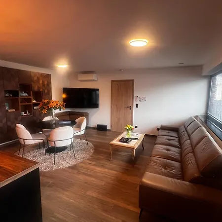 De Luxe Villa *